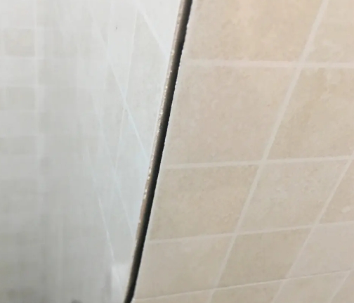 石泉瓷砖空鼓维修公司分享阳台瓷砖脱落的修复过程可以分为以下几个步骤